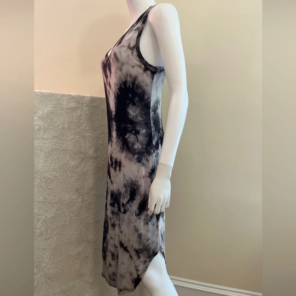 Sleeveless Black & White Tie-Dye V-Neck Dress